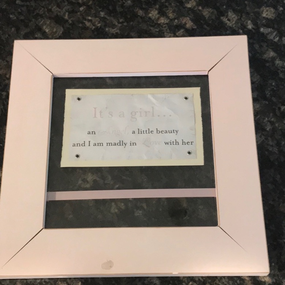 Sweet framed ‘It’s a girl’ Perfect for baby 👶🏻